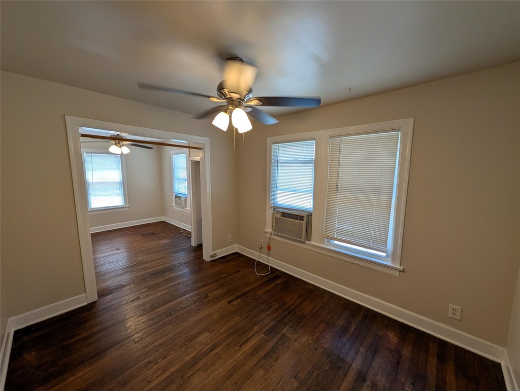 304 E 42nd St - Photo 14