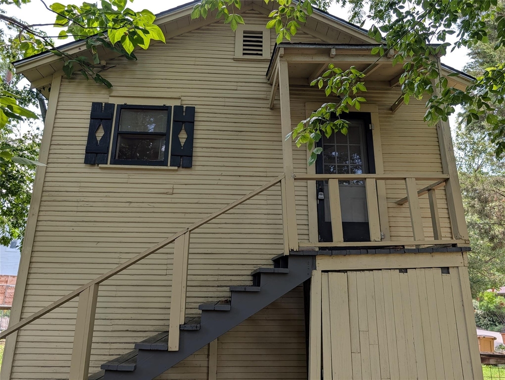 304 E 42nd St - Photo 0