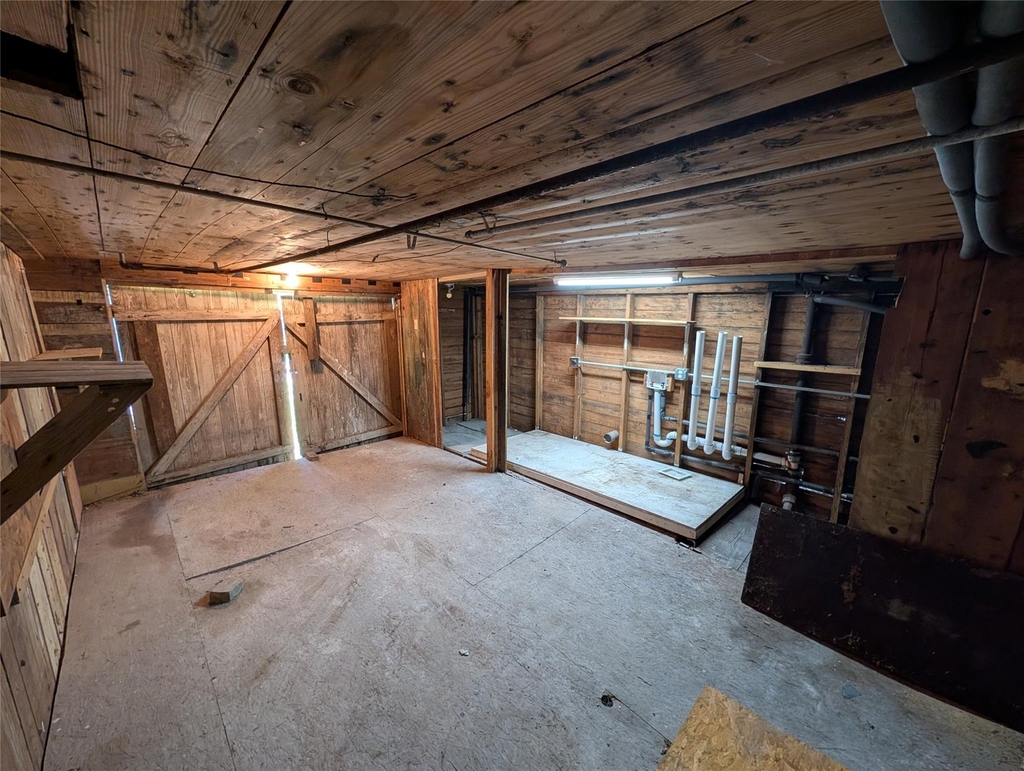304 E 42nd St - Photo 21