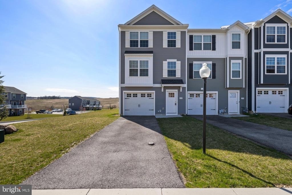 14 Heath Cir - Photo 0