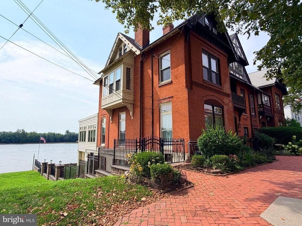 256 Radcliffe Street - Photo 0