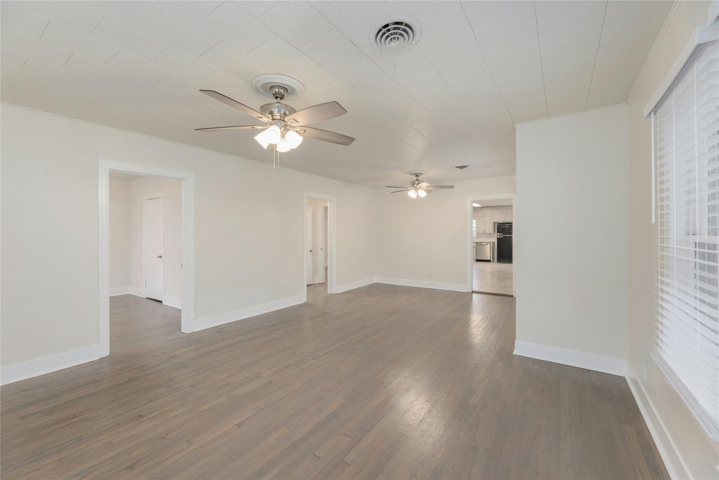 419 N Doak St - Photo 4