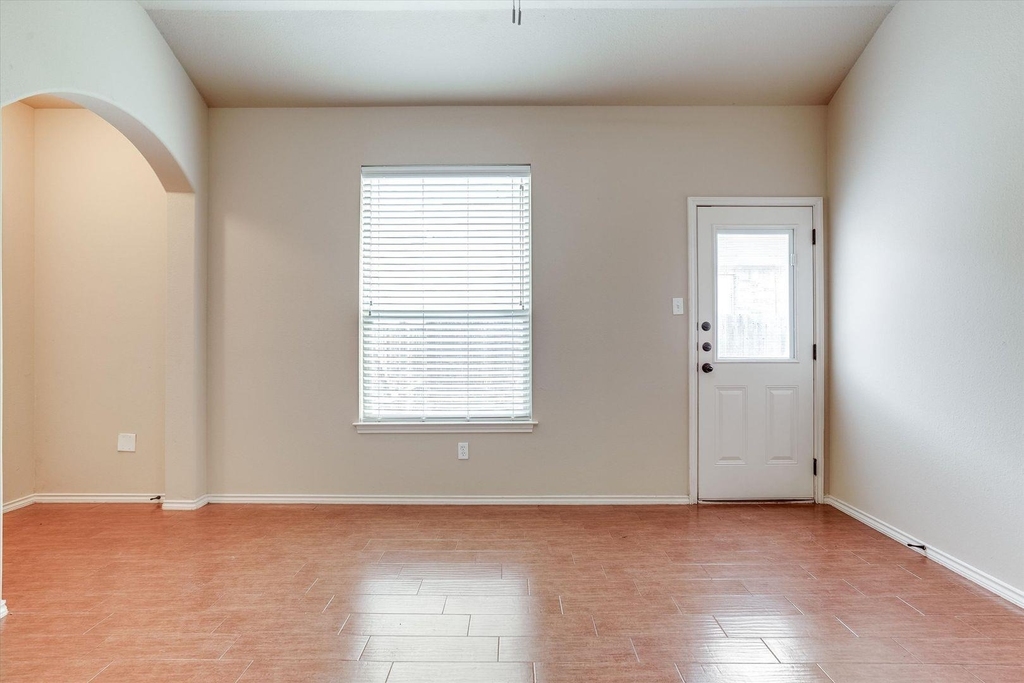 1120 Brendon Lee Ln - Photo 2