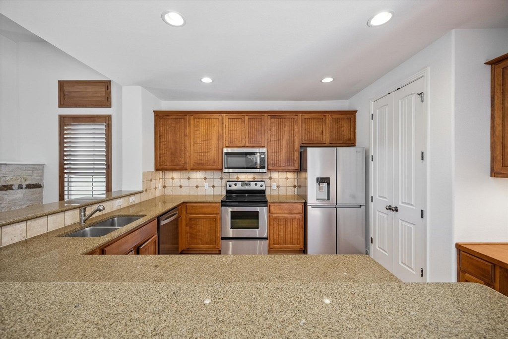 6201 River Place Blvd - Photo 4