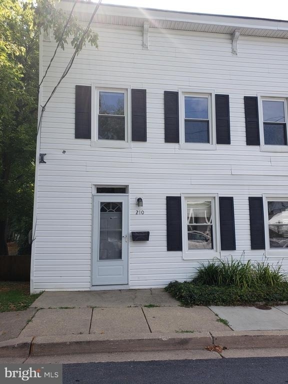 210 10th Street - Photo 0