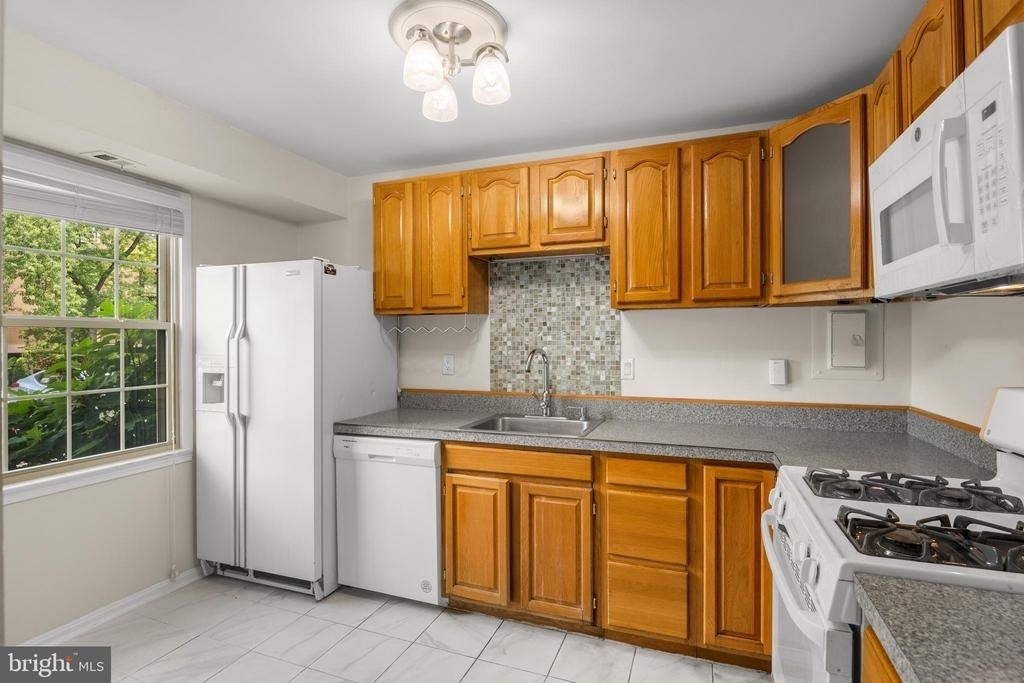 6034 Westchester Park Drive - Photo 9