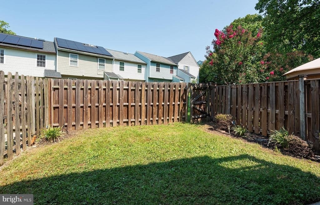 2406 Rosecroft Court - Photo 31