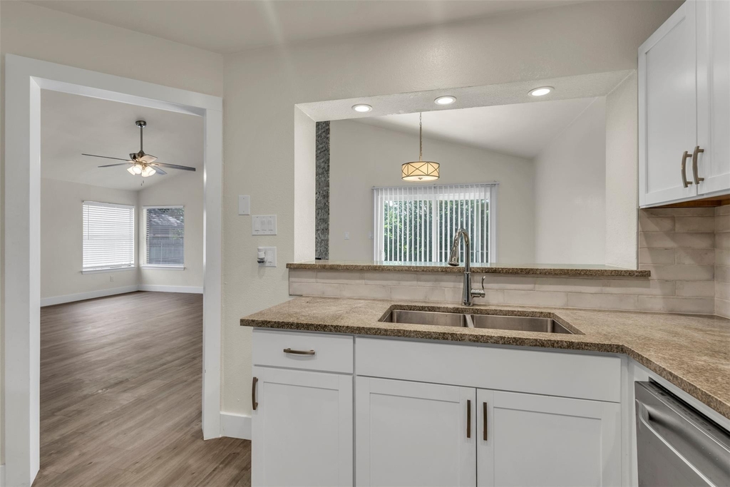 12312 Yarmont Way - Photo 8