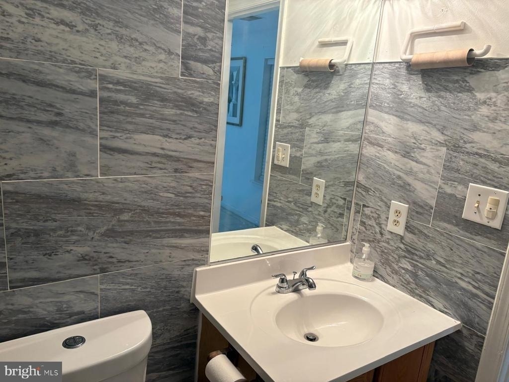 811 Falls Lake Drive - Photo 8