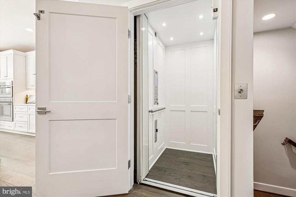 10340 Grosvenor Place - Photo 4