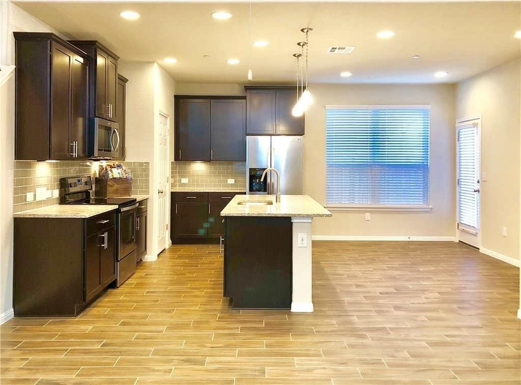 3240 E Whitestone Blvd - Photo 3