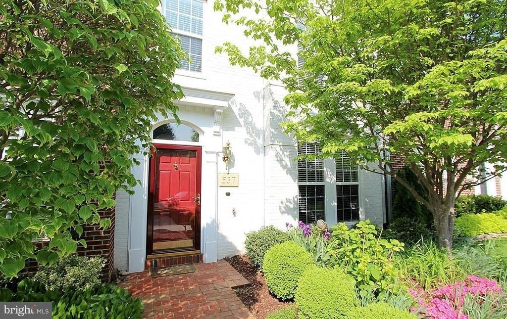 537 Longhorn Crescent - Photo 0