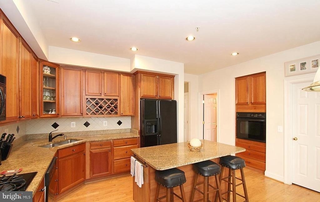 537 Longhorn Crescent - Photo 2