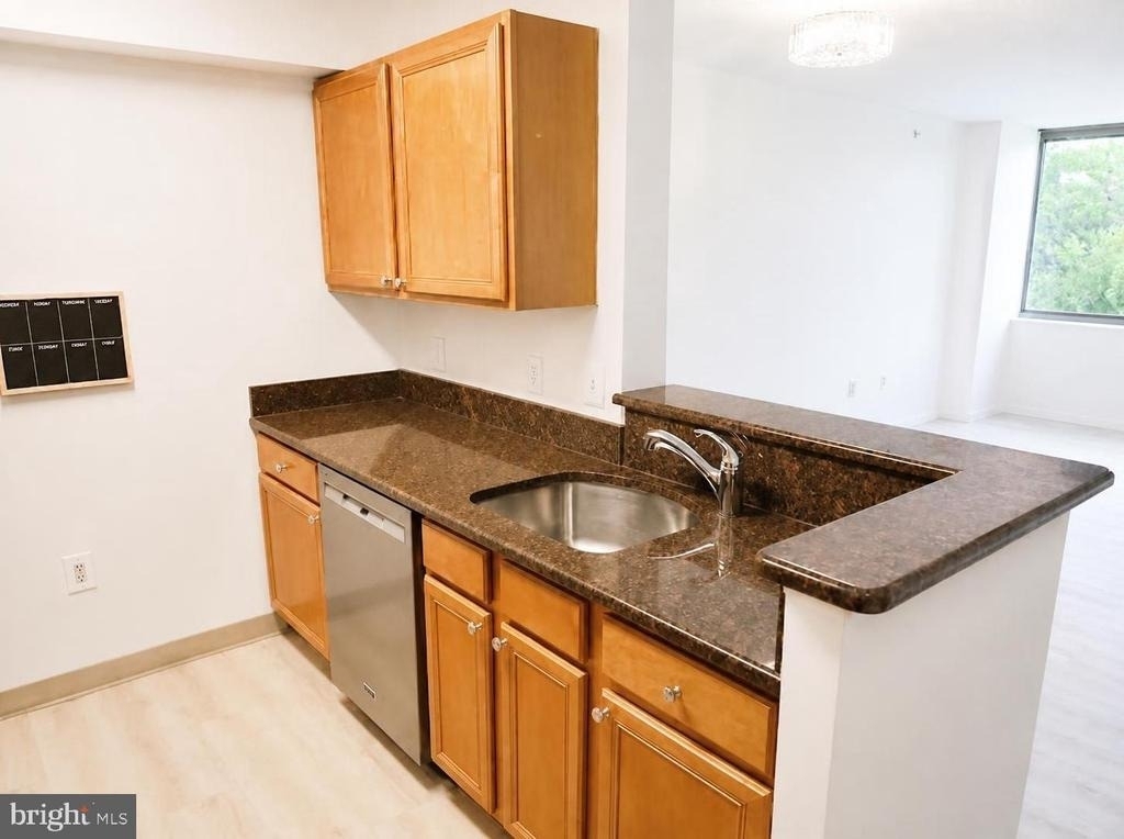 7111 Woodmont Avenue - Photo 4