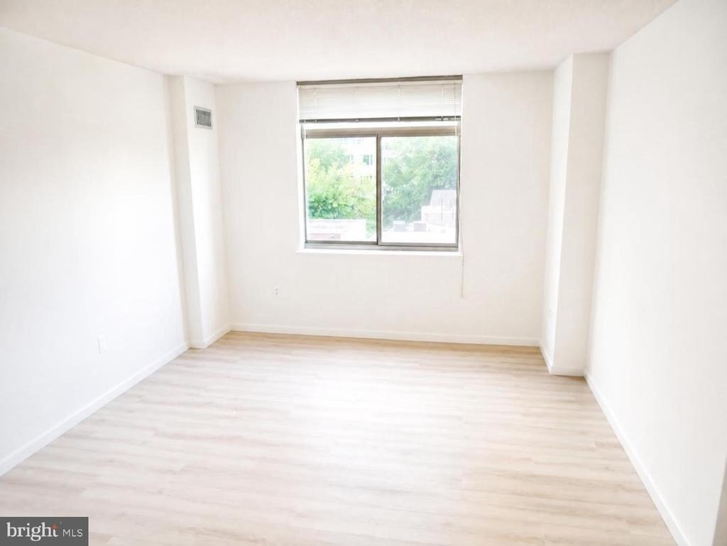 7111 Woodmont Avenue - Photo 8