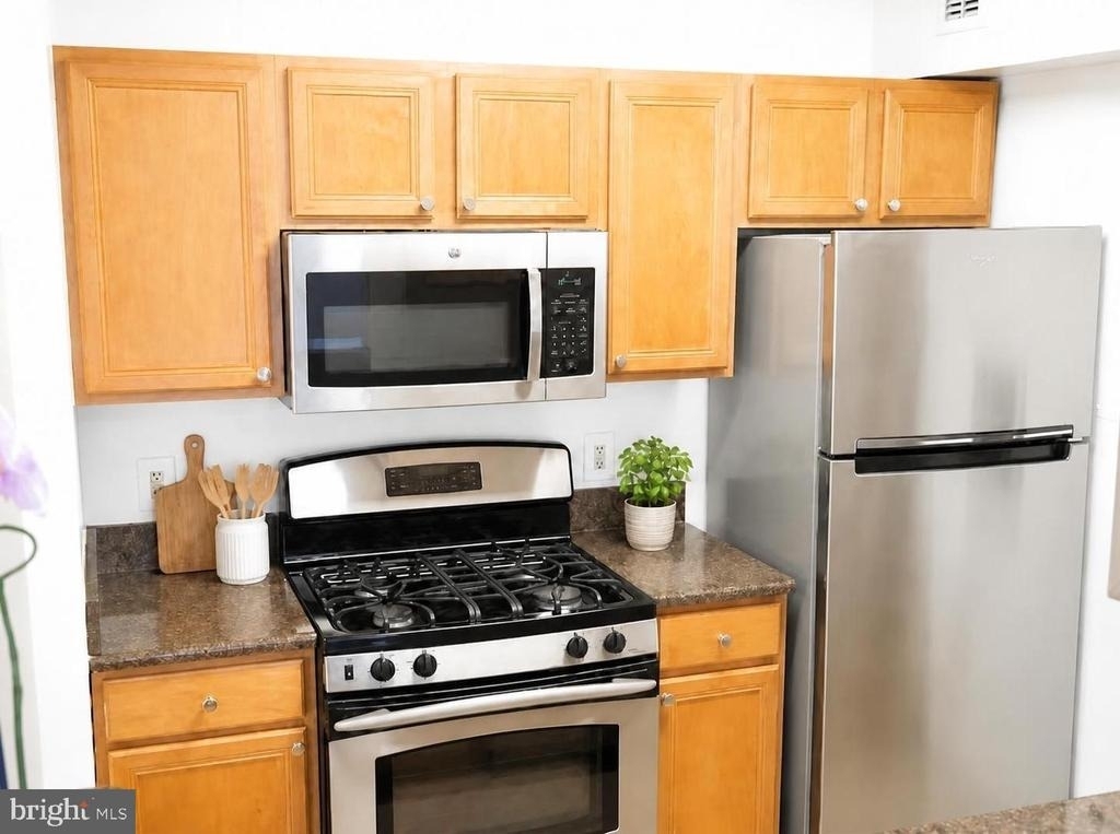 7111 Woodmont Avenue - Photo 5