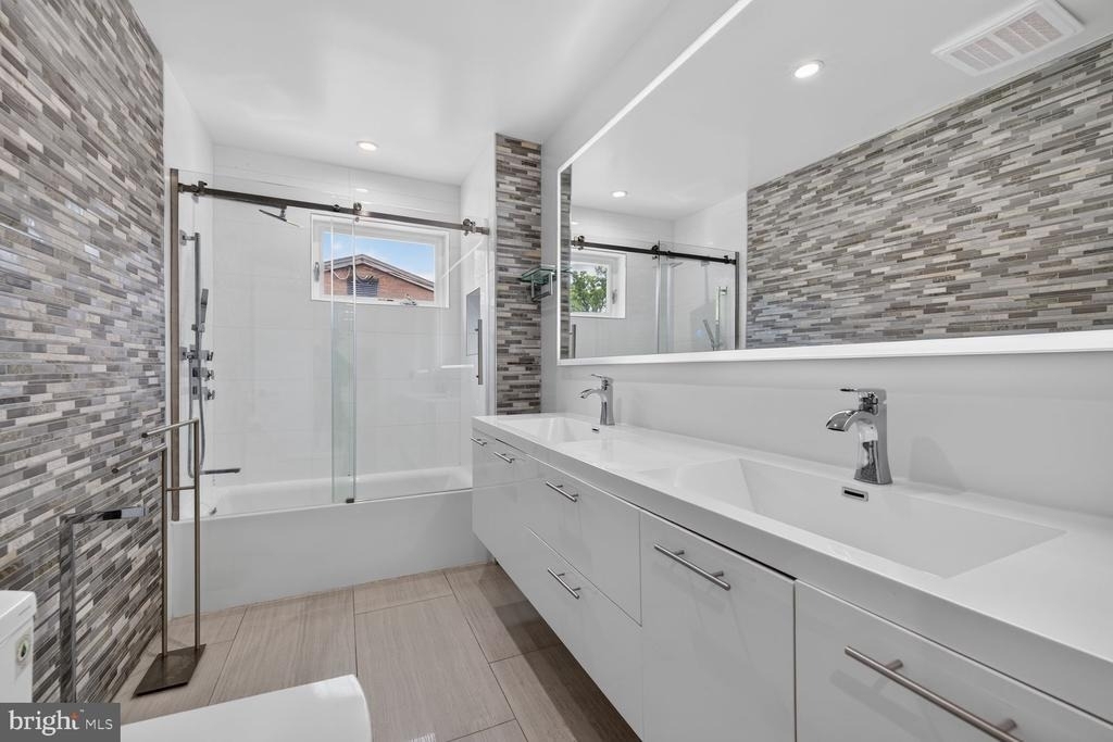 1604 Martha Terrace - Photo 11