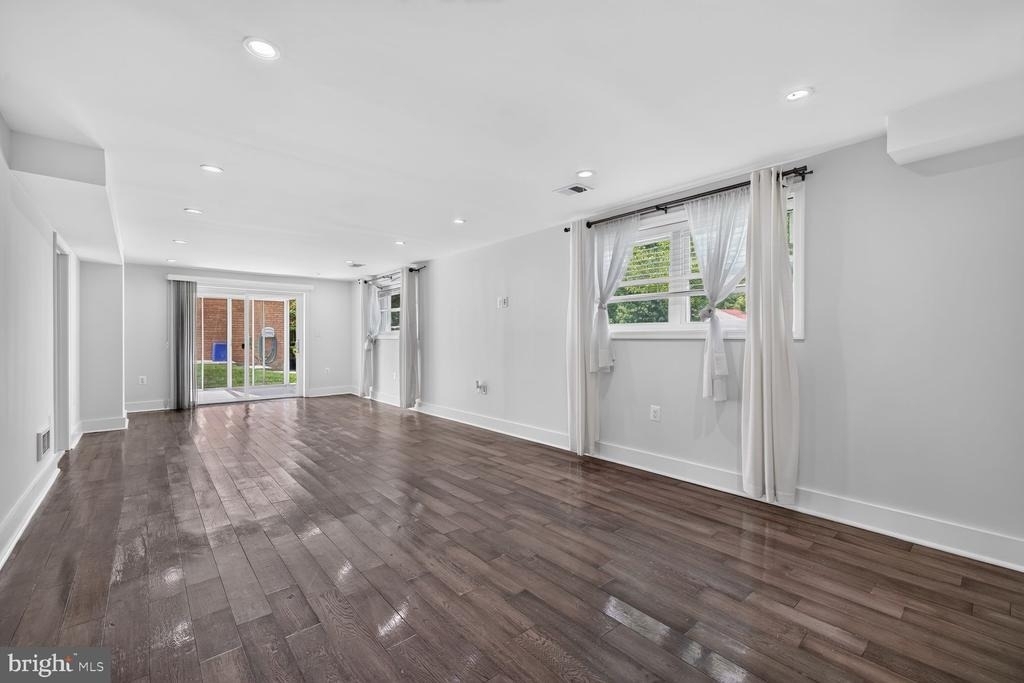 1604 Martha Terrace - Photo 18