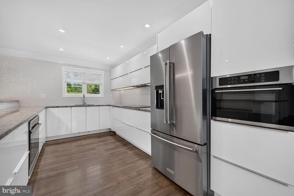 1604 Martha Terrace - Photo 3
