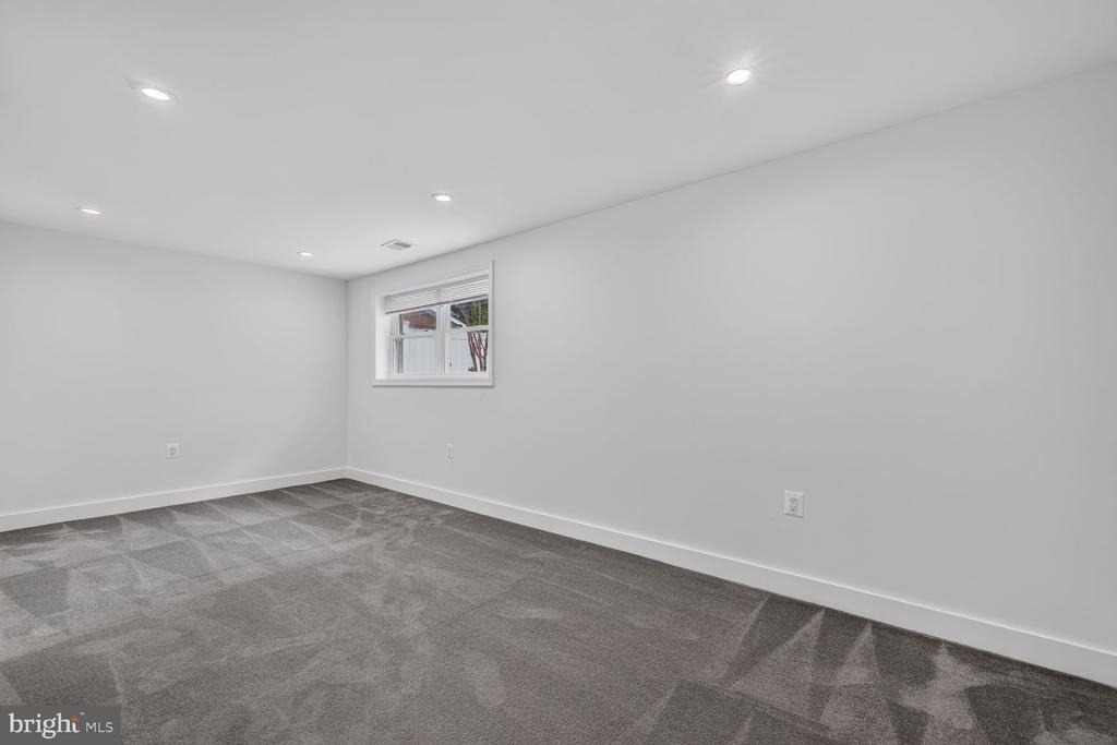 1604 Martha Terrace - Photo 9