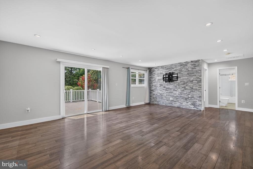 1604 Martha Terrace - Photo 4