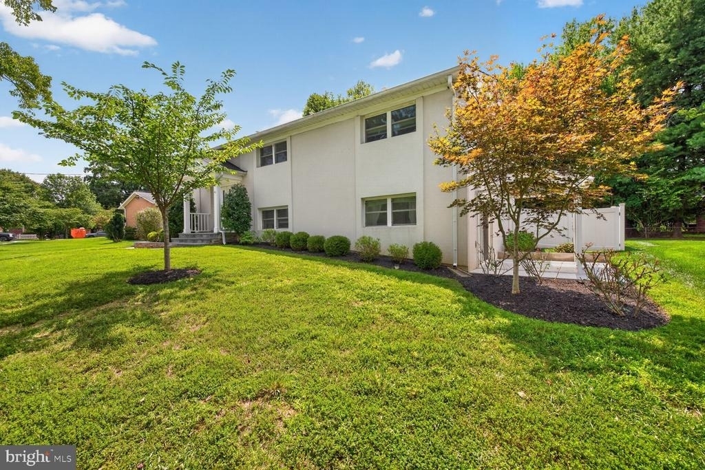 1604 Martha Terrace - Photo 2