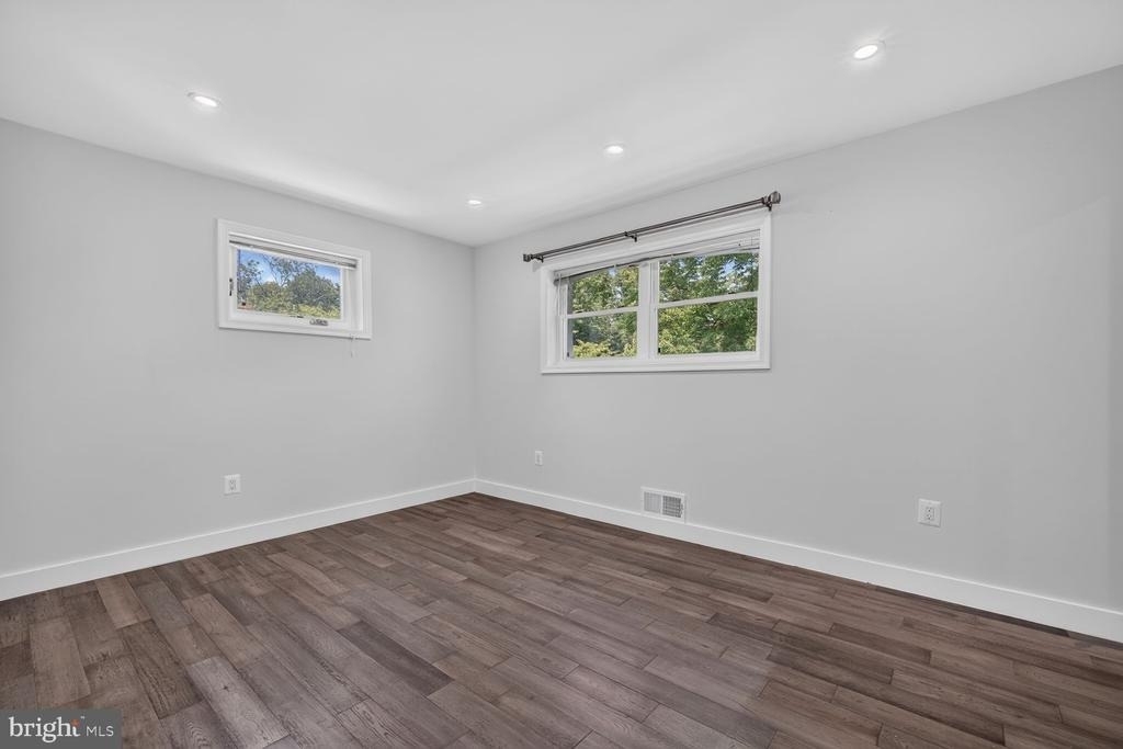 1604 Martha Terrace - Photo 15