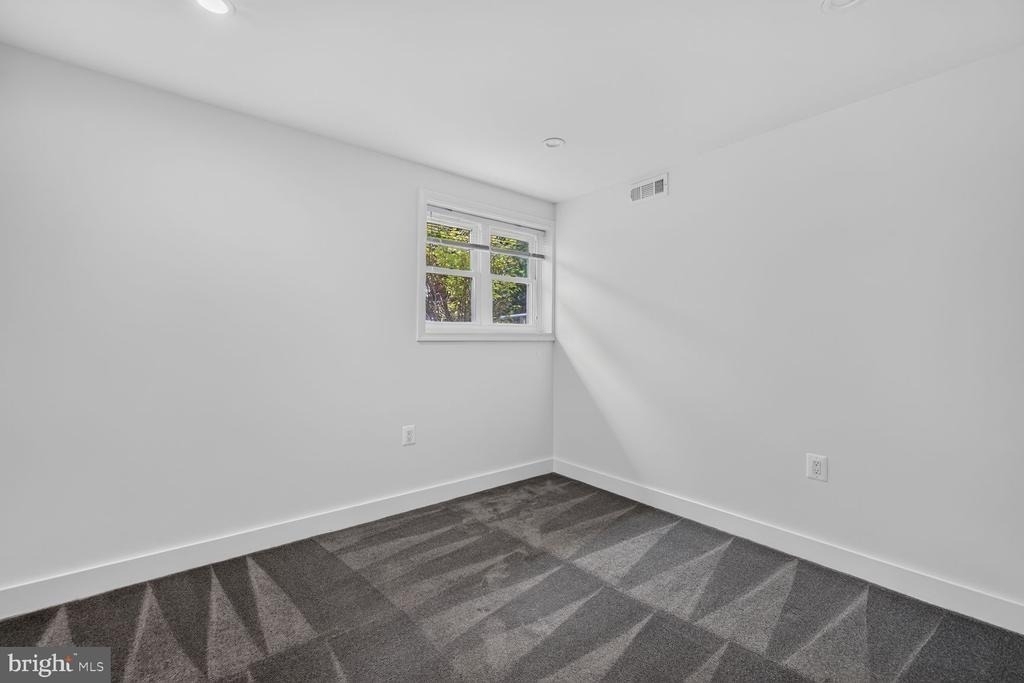 1604 Martha Terrace - Photo 8