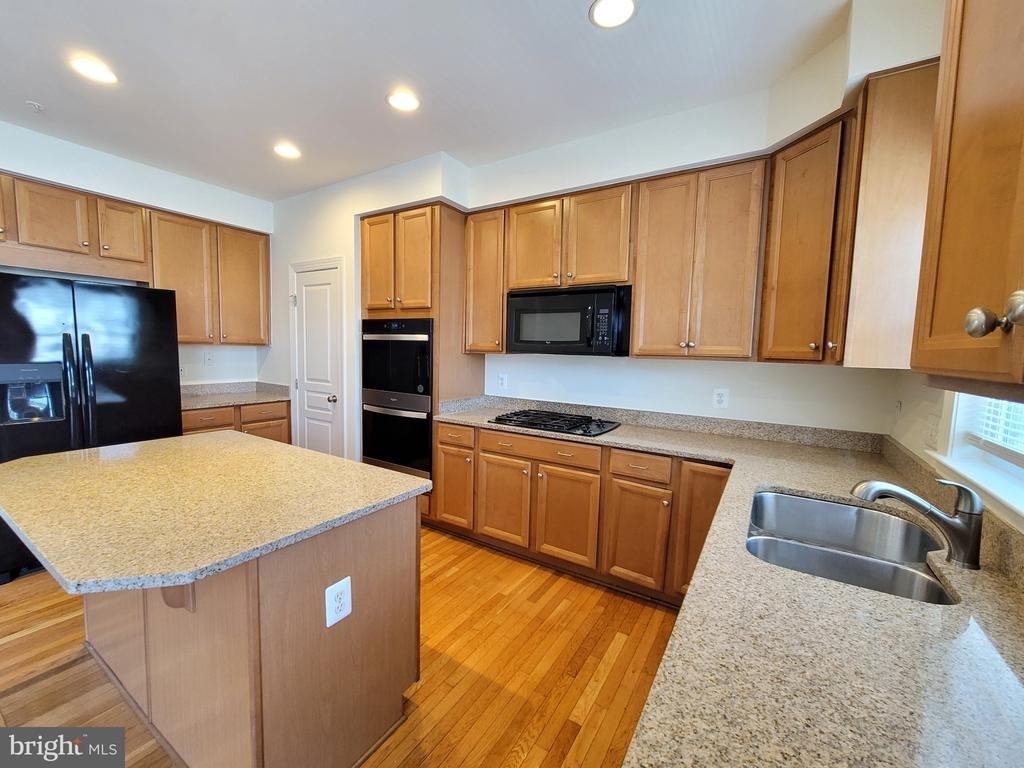 4066 Finsbury Lane - Photo 11