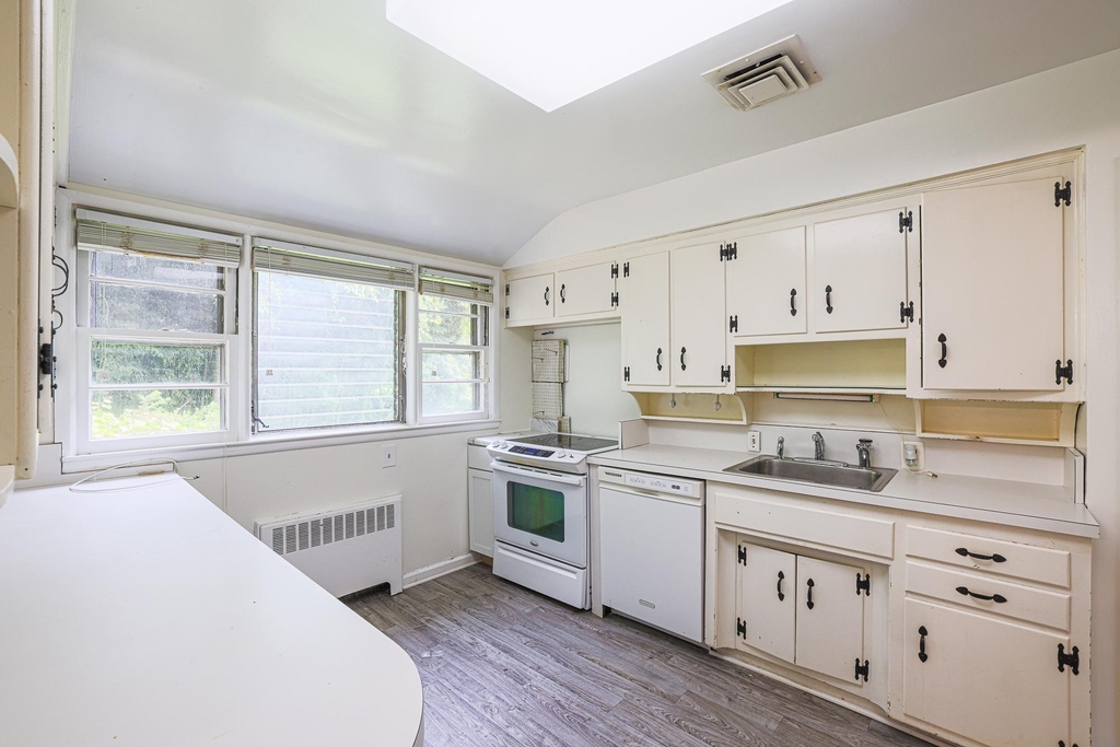 2302 Farringdon Road - Photo 8