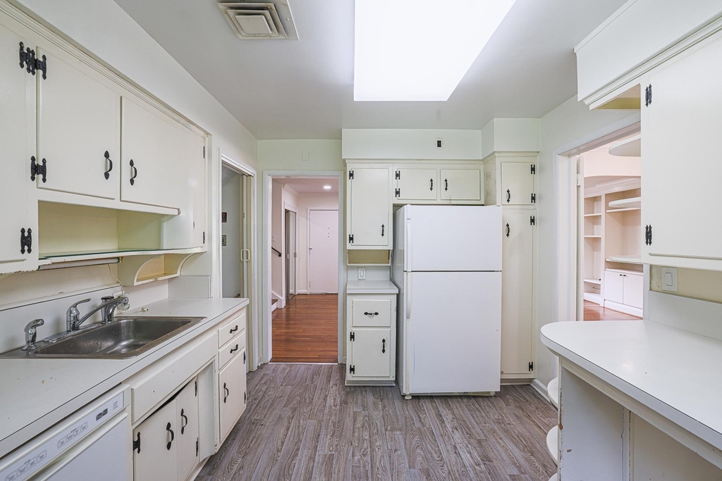 2302 Farringdon Road - Photo 9