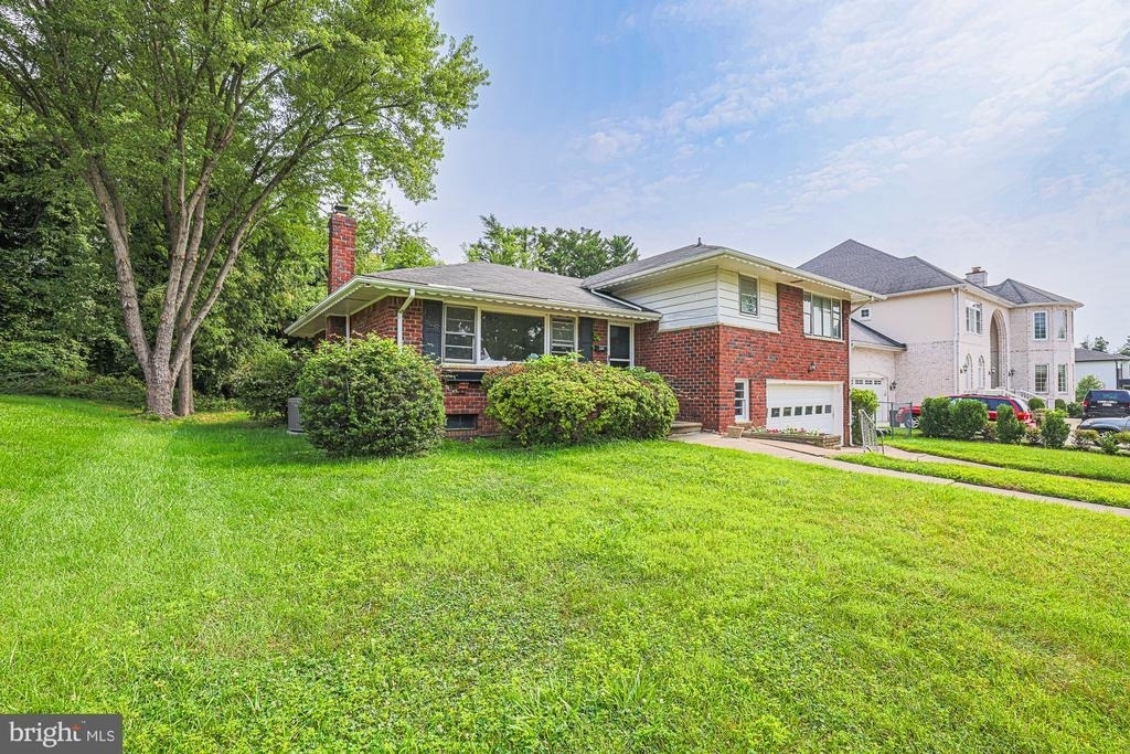 2302 Farringdon Road - Photo 0