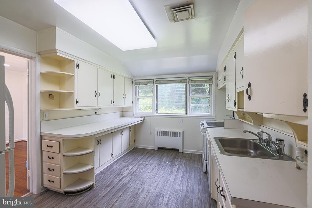 2302 Farringdon Road - Photo 7