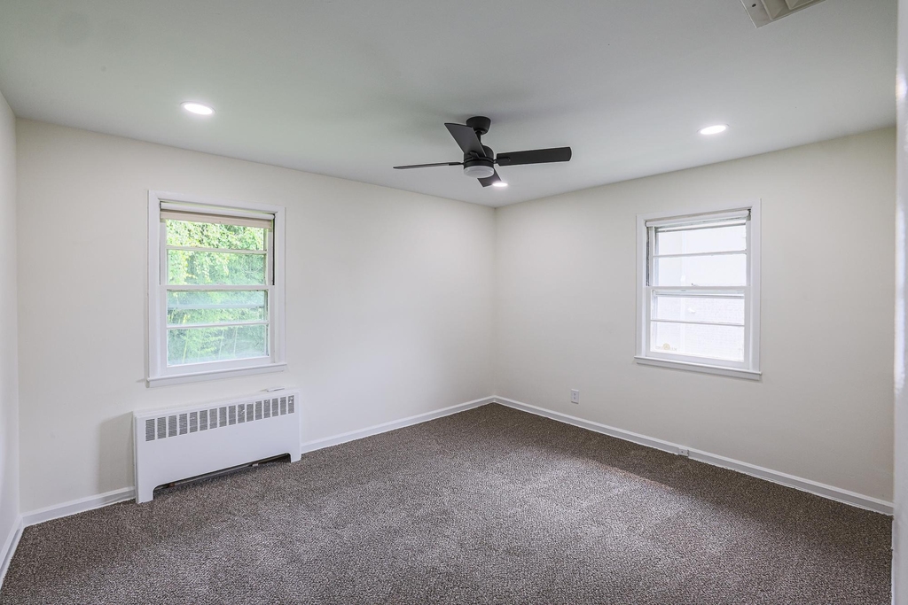2302 Farringdon Road - Photo 12
