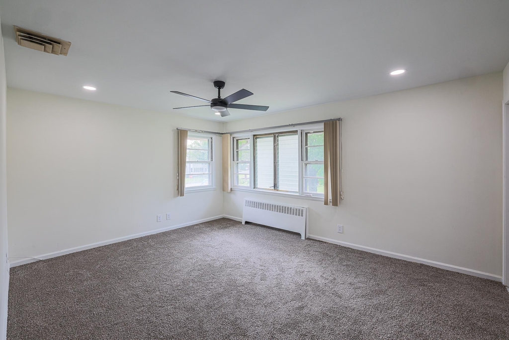 2302 Farringdon Road - Photo 11