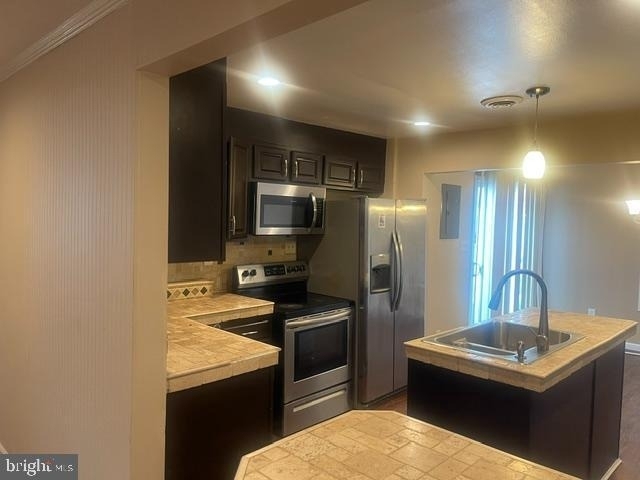 1202 Fuselage Avenue - Photo 5
