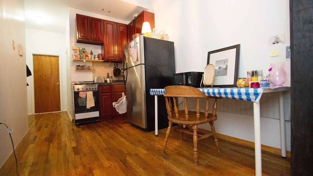 1128 Willoughby Avenue - Photo 0