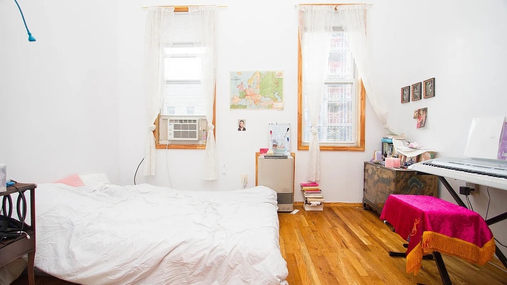 1128 Willoughby Avenue - Photo 5