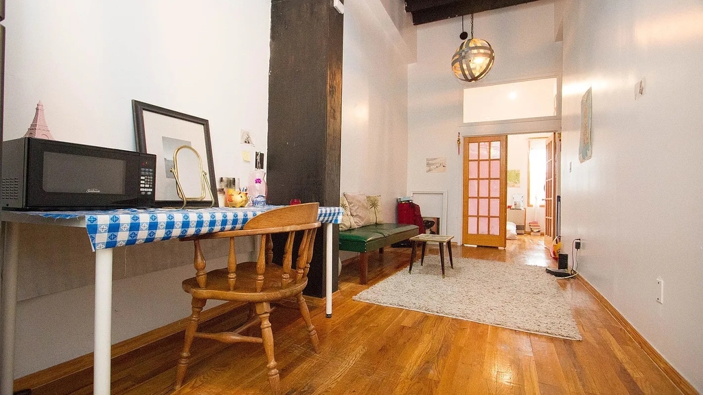 1128 Willoughby Avenue - Photo 2