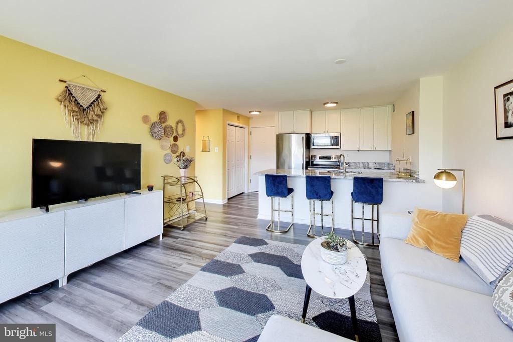 2501 Calvert Street Nw - Photo 2