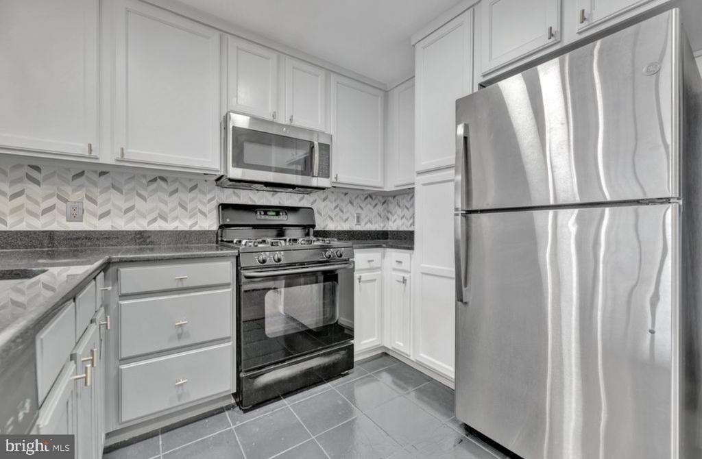 355 I Street Sw - Photo 4