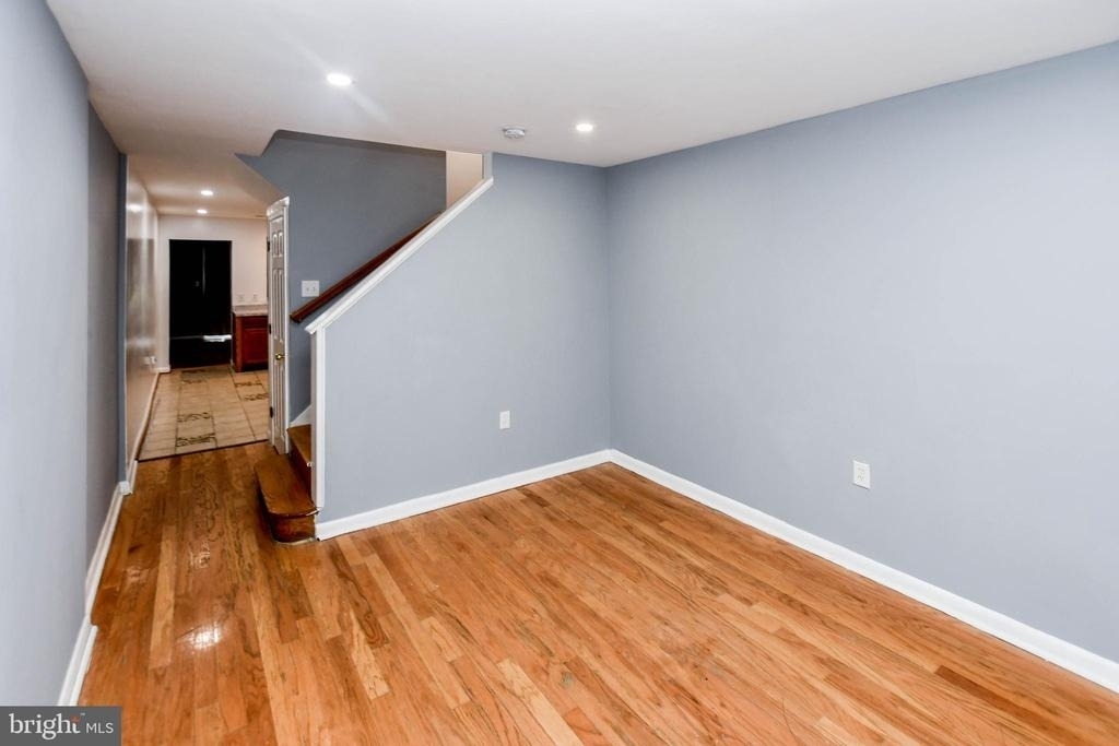 1704 Ne Montana Avenue Ne - Photo 2