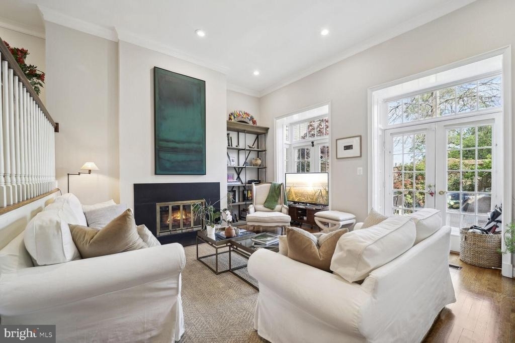 4373 Westover Place Nw - Photo 2