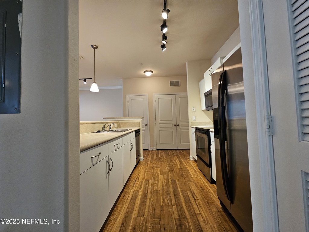 8290 Gate Parkway - Photo 3