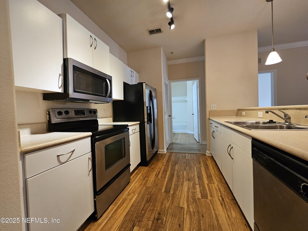 8290 Gate Parkway - Photo 2
