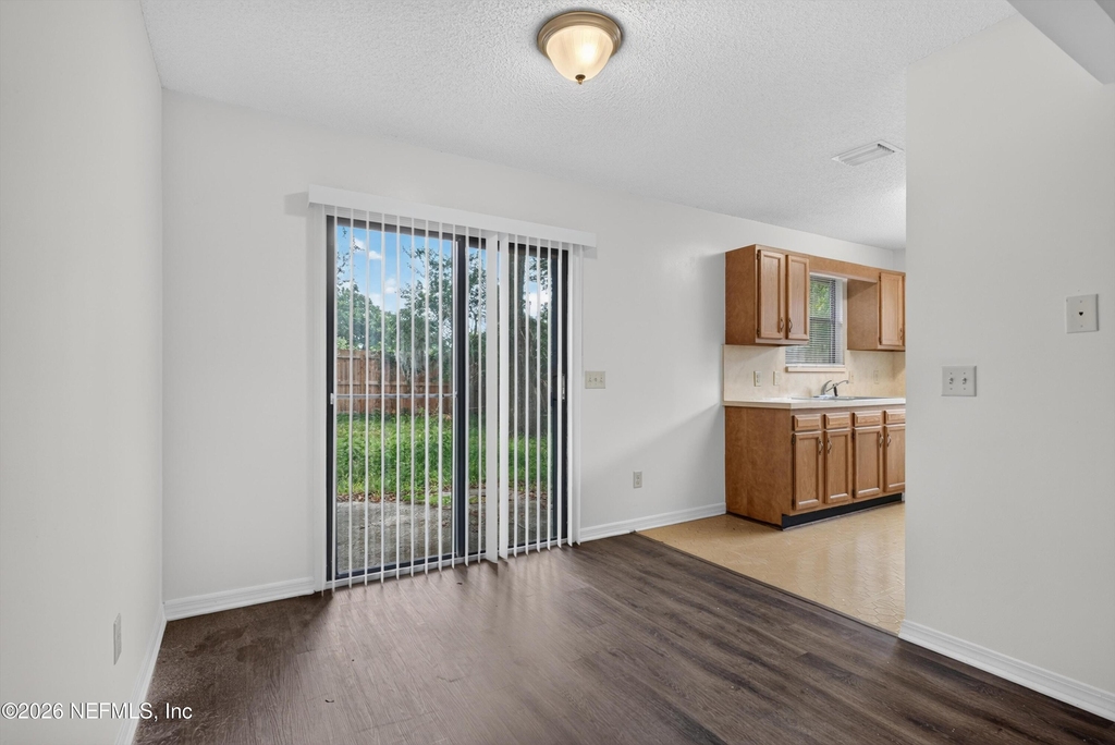 1445 Classic Oak Road W - Photo 10
