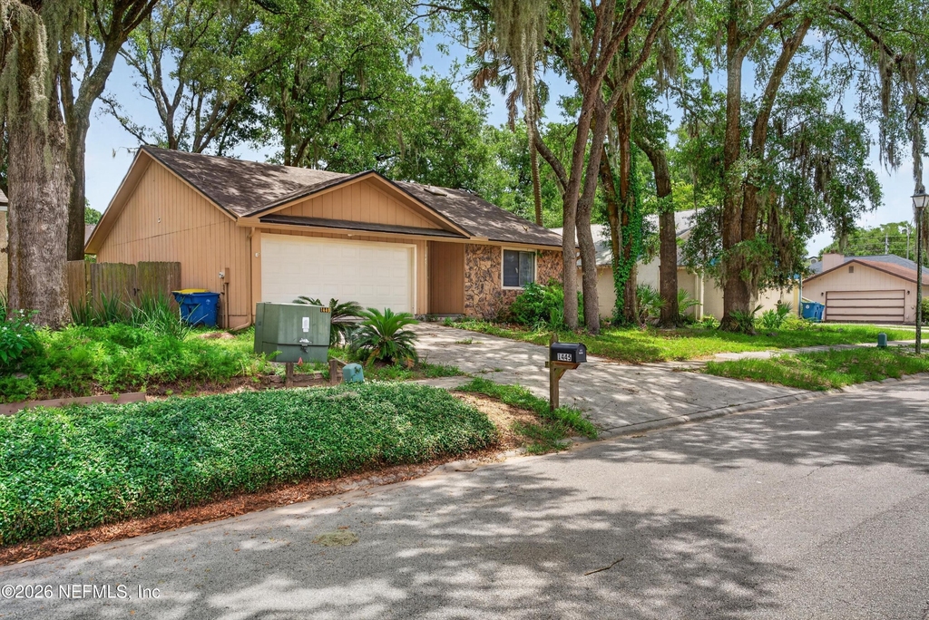 1445 Classic Oak Road W - Photo 2
