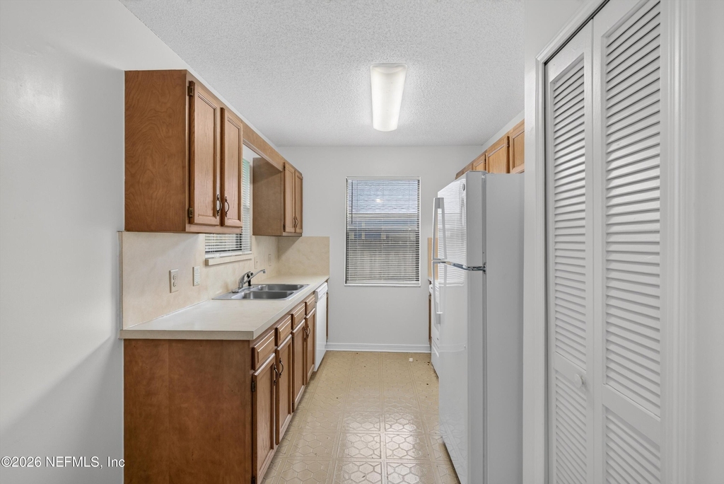 1445 Classic Oak Road W - Photo 11