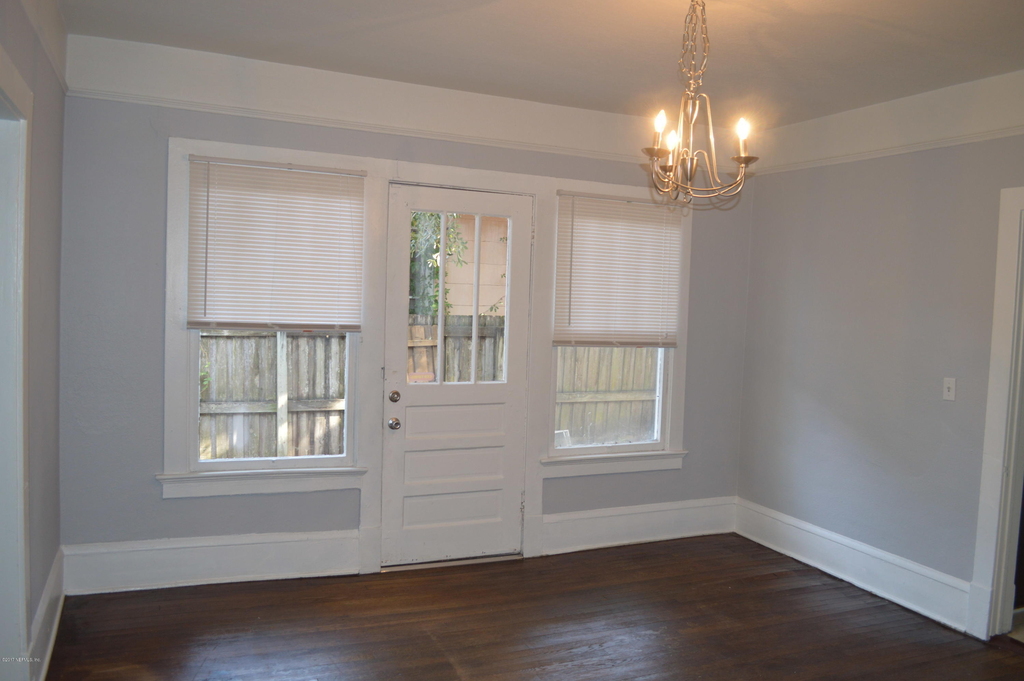 2536 Phyllis Street - Photo 5