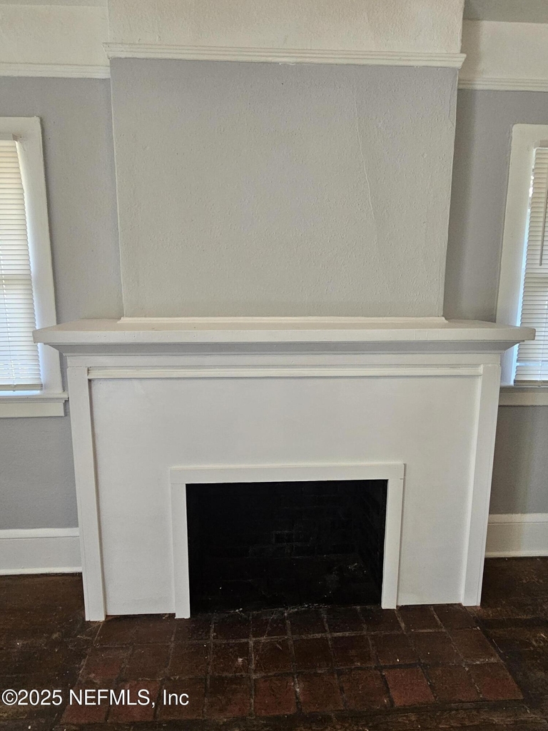 2536 Phyllis Street - Photo 3